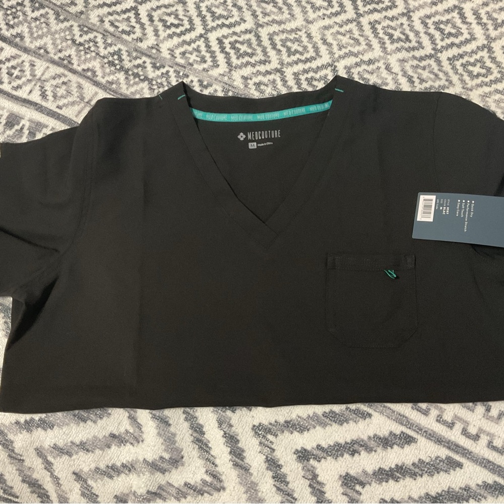 Med couture energy Medium scrub top black NWT
